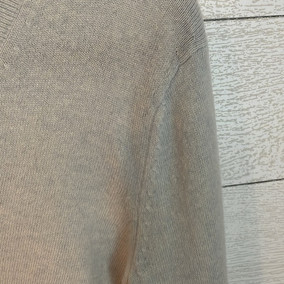 Vince 100% Cashmere Grey Blue V-neck Sweater Size XXS - Picture 6 of 10